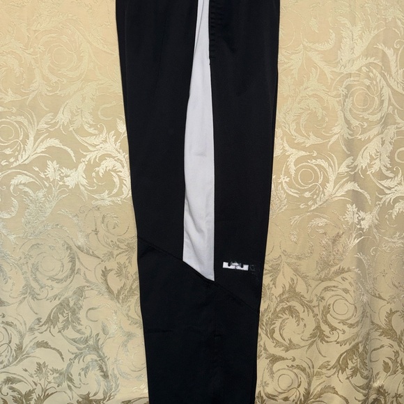 Nike Men LeBron Black and Gray Sweat Pants - Picture 7 of 7